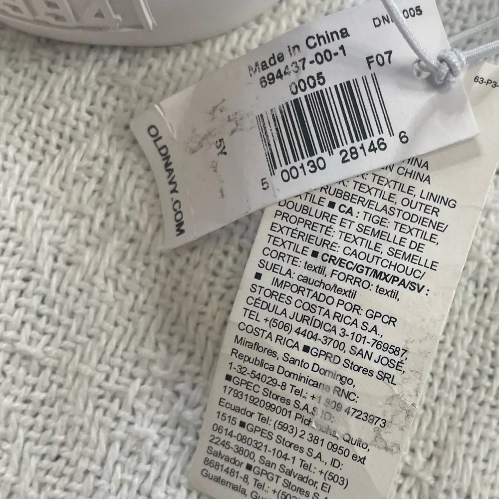 Old Navy Black and White Slip-On Shoes~ Size 5~‎ Summertime